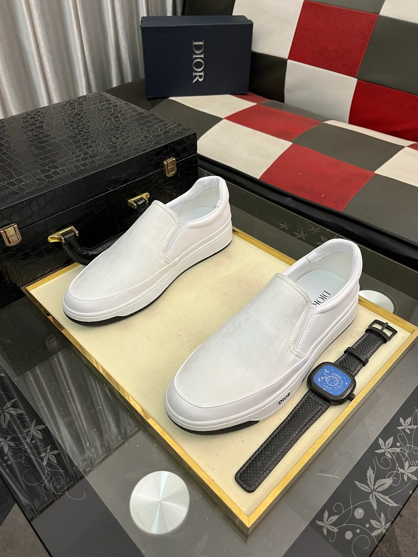Men's men's shoes 💰420⌚️⌚️Dior unique modern style sneakers. Counter purchasing 🏃casual leather shoes😍😍 original cowhide leather imported from Italy (refuses to discolor and grind feet) soles: original soles specially provided by the original factory, super cool😍 lace up and walk with wind👍 style design ⚠️ super comfortable and wear-resistant original soles. Code number: 38-444️⃣Colors available
